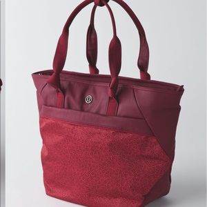 EUC lululemon Everything Bag Red -fits laptop